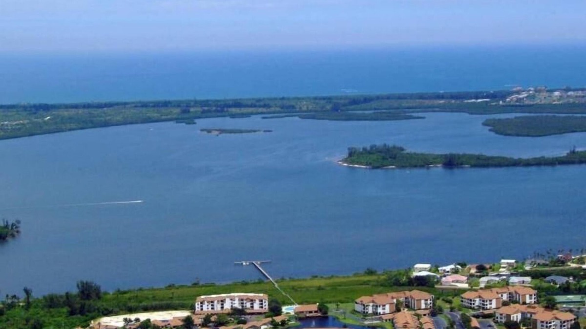 Sebastian Condo | Wonderful Riverfront Community. Free Boat Dockage. Reflections