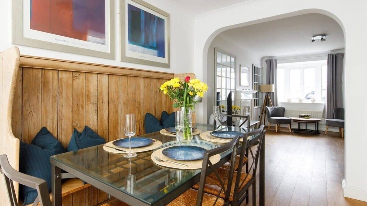 Selsey House | Wonderful Seafront Home - Panoramic Ocean Views