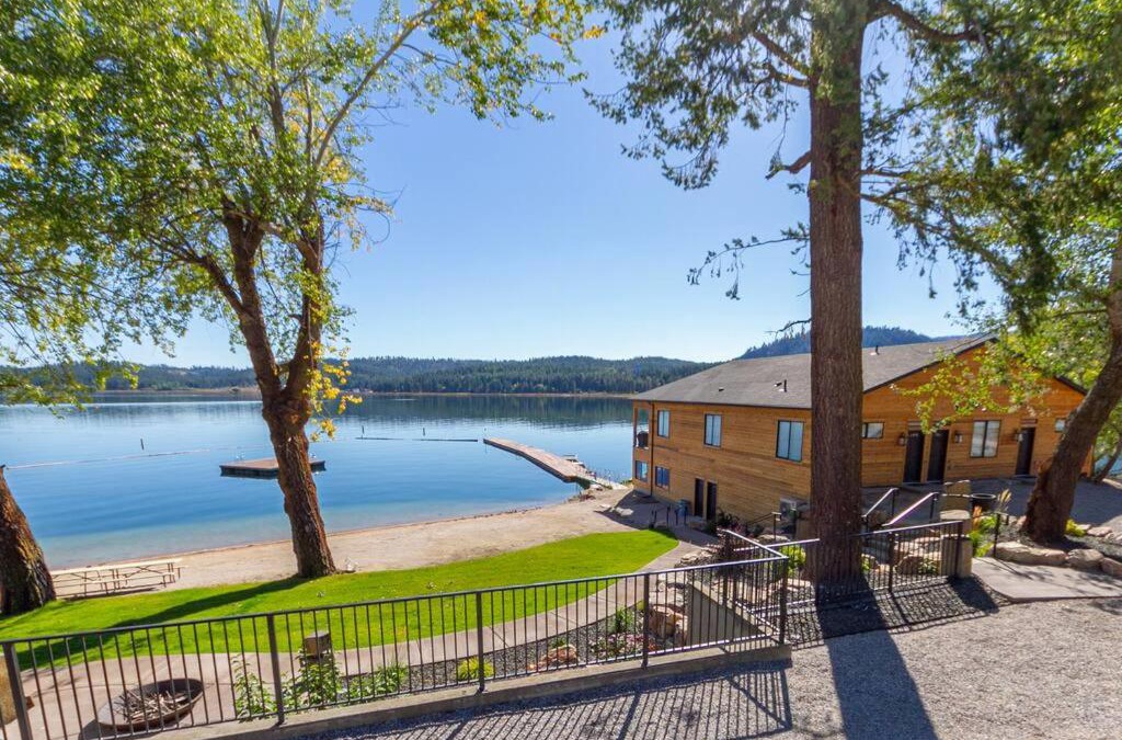 Valley House | Wonderful Triplex Unit With Spectacular Lake View!