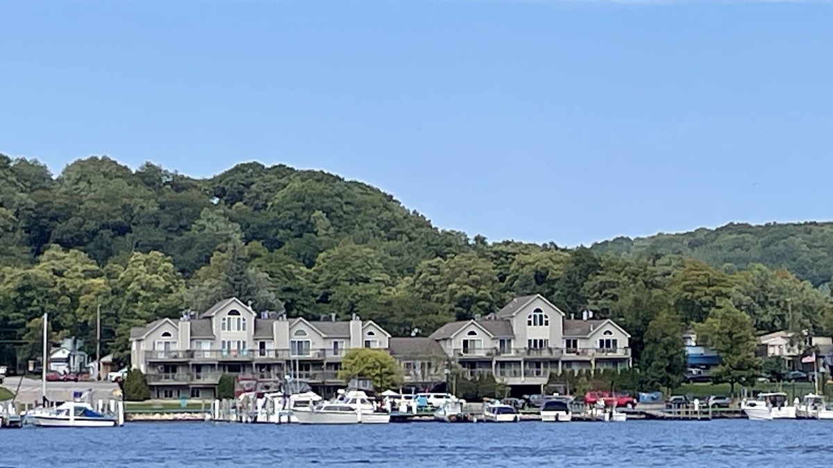 Frankfort Condo | WONDERFUL UPDATED CONDO - HARBORVIEW ON MAIN STREET