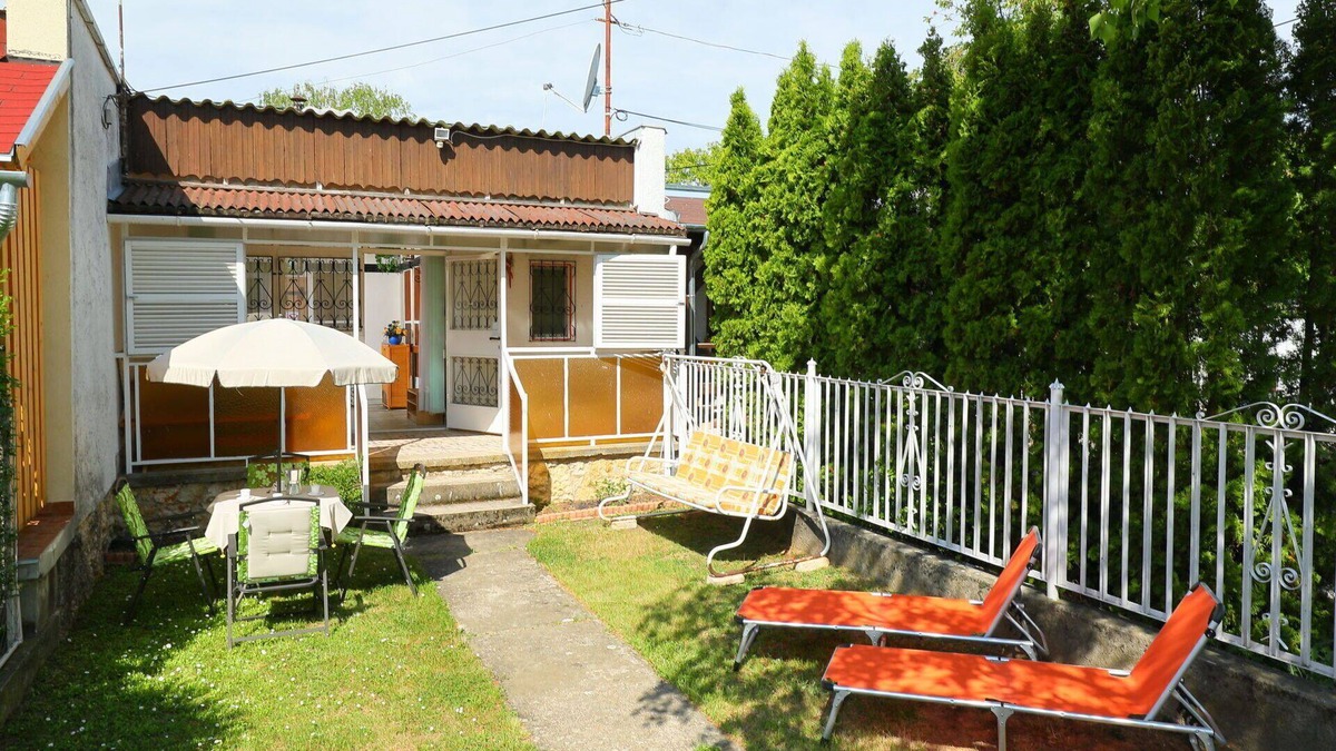 Balatonakali House | Wonderful villa for 4 guests with A/C, WIFI, TV, terrace, pets allowed and parking
