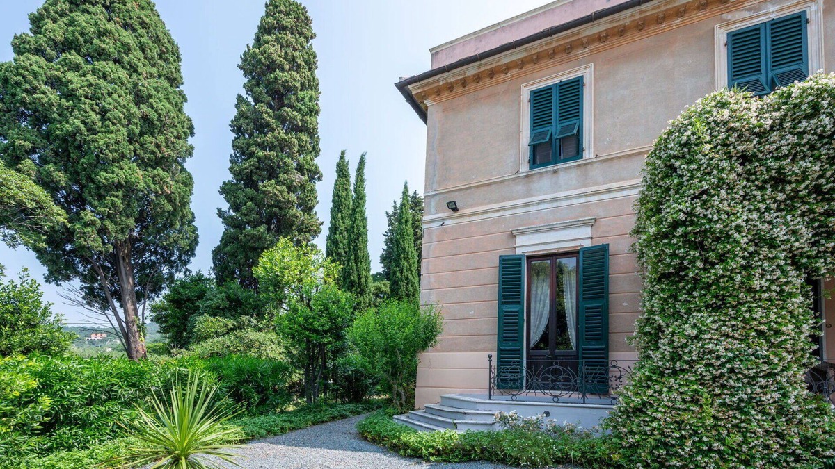 Albisola Superiore Villa | Wonderful villa for 4 people with WIFI, TV, pets allowed and parking