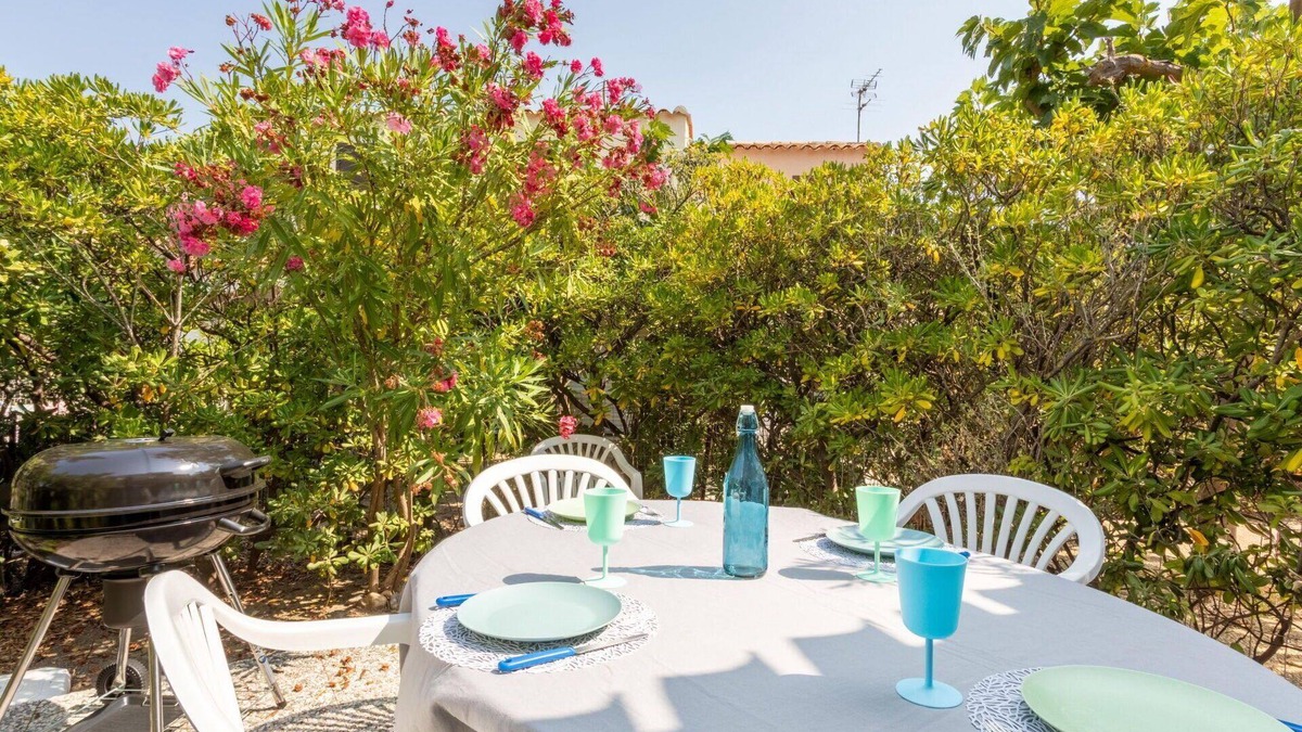 Saint-Hippolyte House | Wonderful villa for 4 guests with WIFI and TV