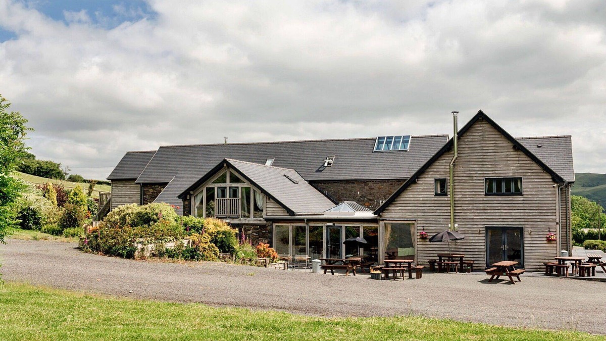 Devils Bridge House | Wonderful villa for 19 guests with WIFI, hot tub, pets allowed and parking