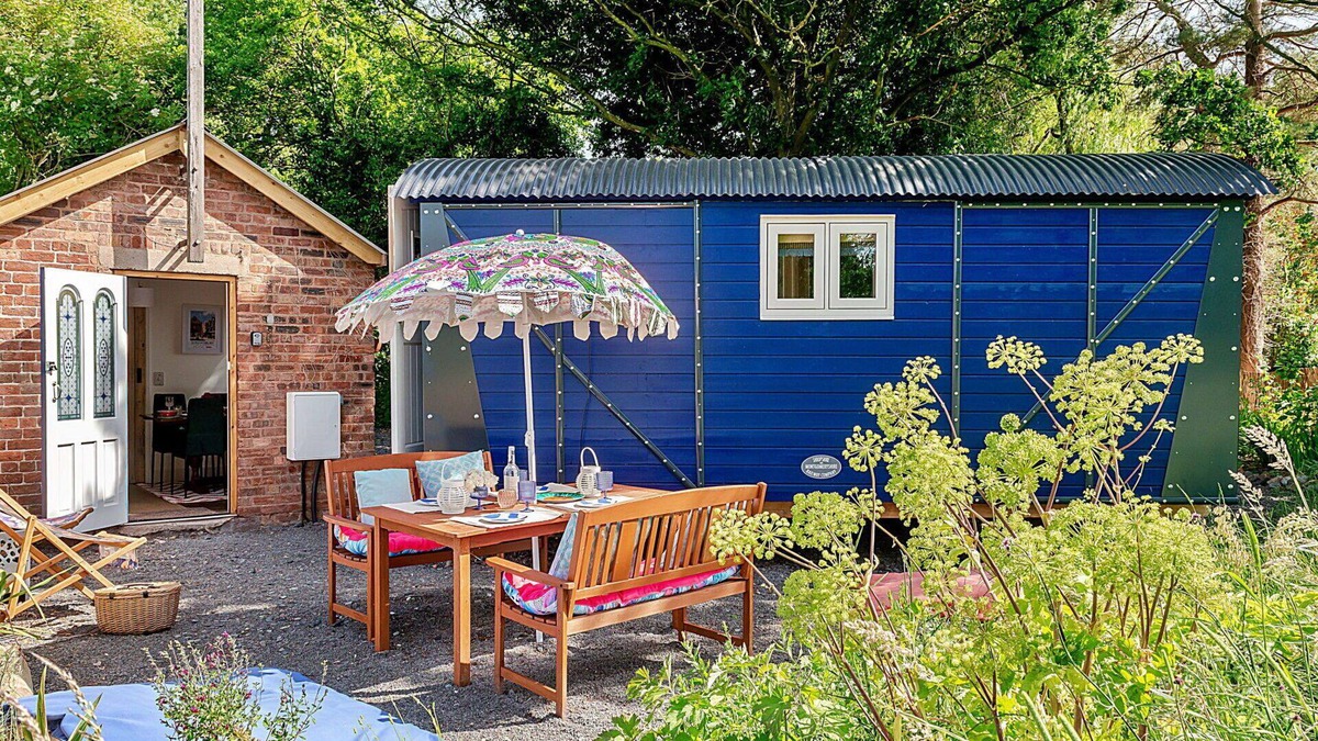 Halfway House House | Wonderful villa for 4 people with terrace and parking