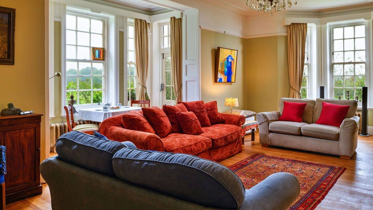 Carlisle House | Wonderful villa for 19 people with hot tub, WIFI, TV, terrace, pets allowed and parking