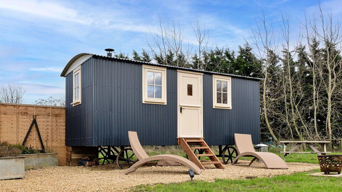 Brackley House | Wonderful villa for 2 people with WIFI, pets allowed and parking