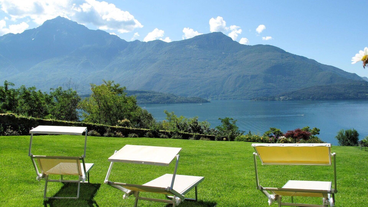 Domaso House | Wonderful villa for 4 people with WIFI, A/C, hot tub, TV, terrace, pets allowed and parking