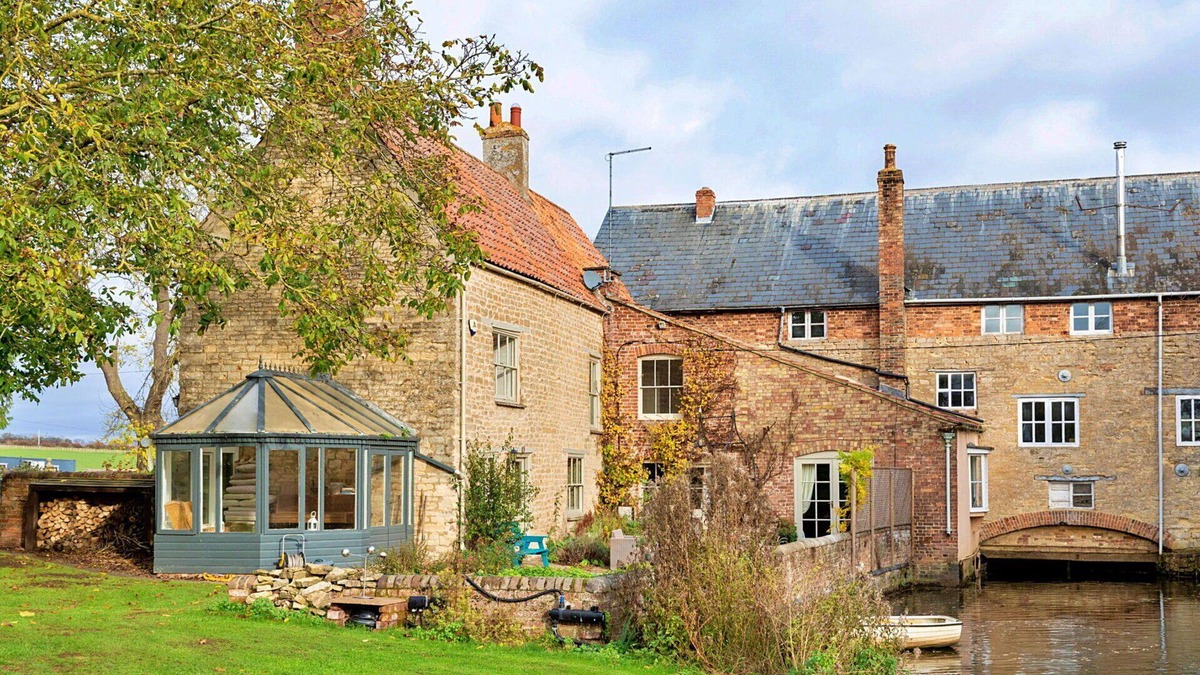 Thrapston House | Wonderful villa for 8 people with WIFI, TV, terrace, pets allowed and parking