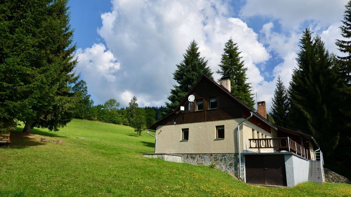 Vitkovice House | Wonderful villa for 6 people with WIFI, TV, terrace, pets allowed, panoramic view and parking