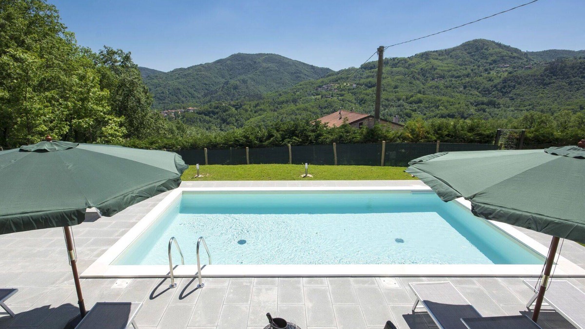 Tresana Villa | Wonderful villa with WIFI, A/C, pool, TV, terrace, pets allowed, panoramic view and parking