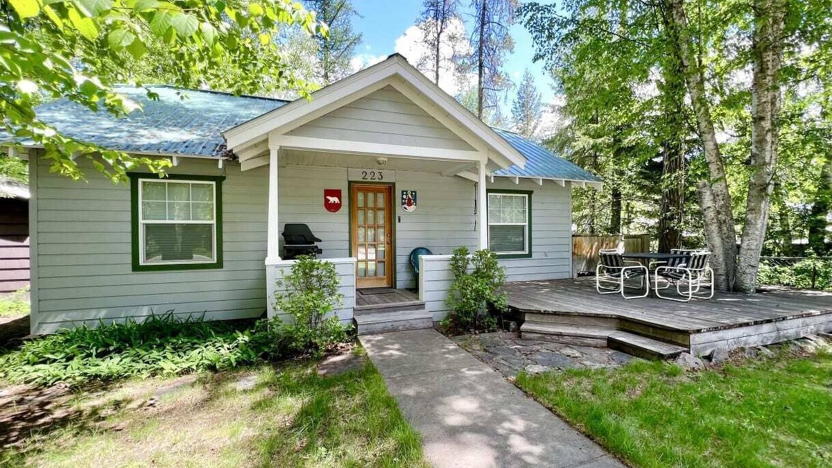 West Glacier Cabin | Wonderful West Glacier Basecamp Property