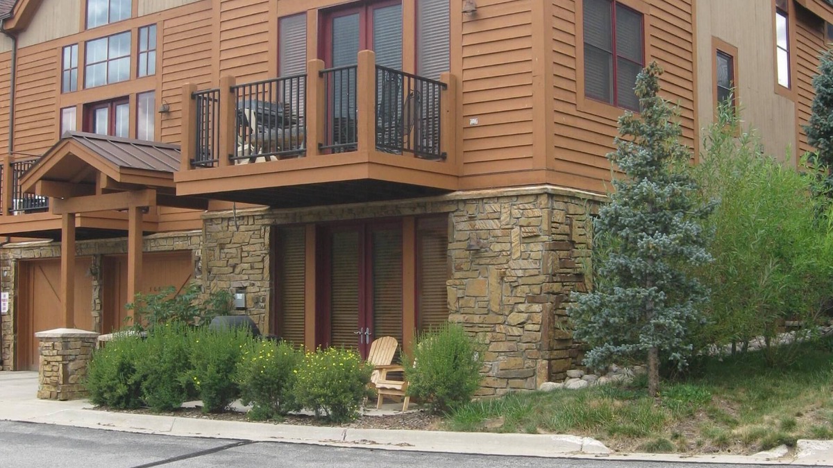Keystone Condo | Wonderfully updated 2BR 2BA Groundfloor condo with Keystone shuttle service