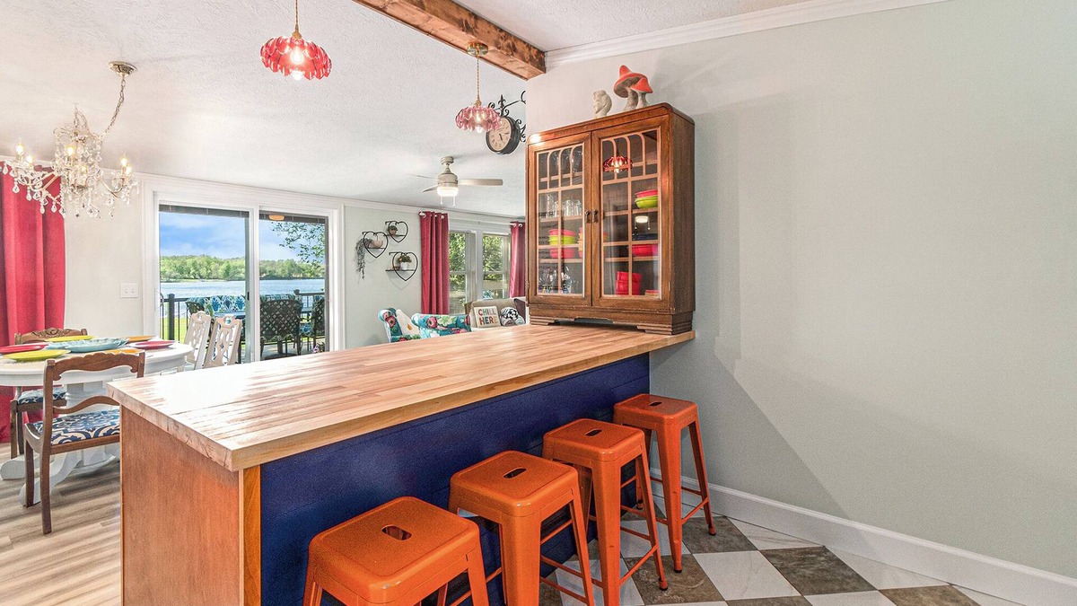 Albion House | Wonderland: Waterfront + Game Room + Dog Friendly