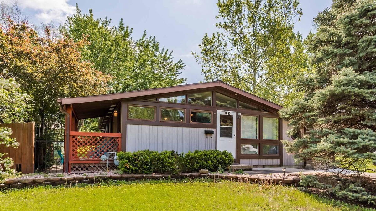 Lenexa House | Wonders of the World