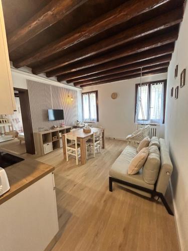 Rovigo Apartment | Wood 32 family -jvapartmentRovigo