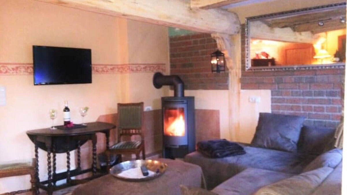 Hemmoor Apartment | Wood-burning stove in romantic piano apartment, Hechthausen