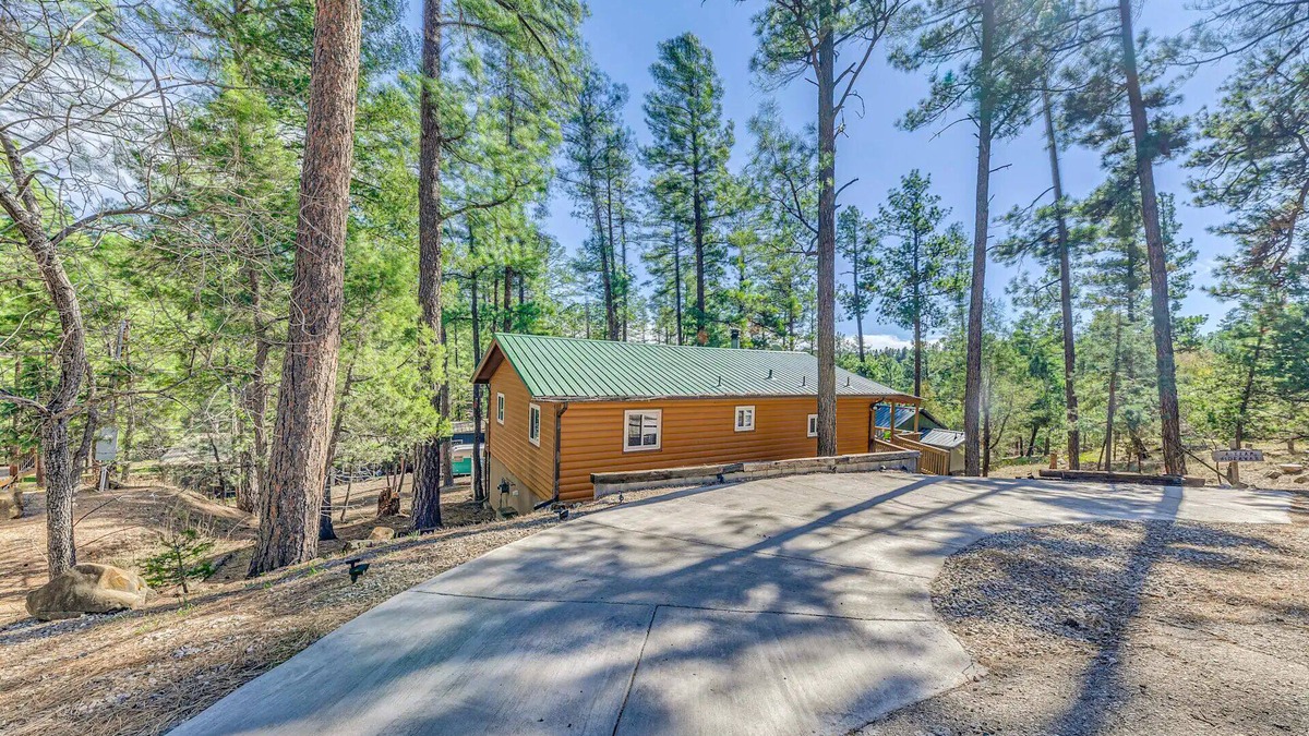Ruidoso Cabin | Wood Cabin, Full Amenities, Family Friendly and wifi access