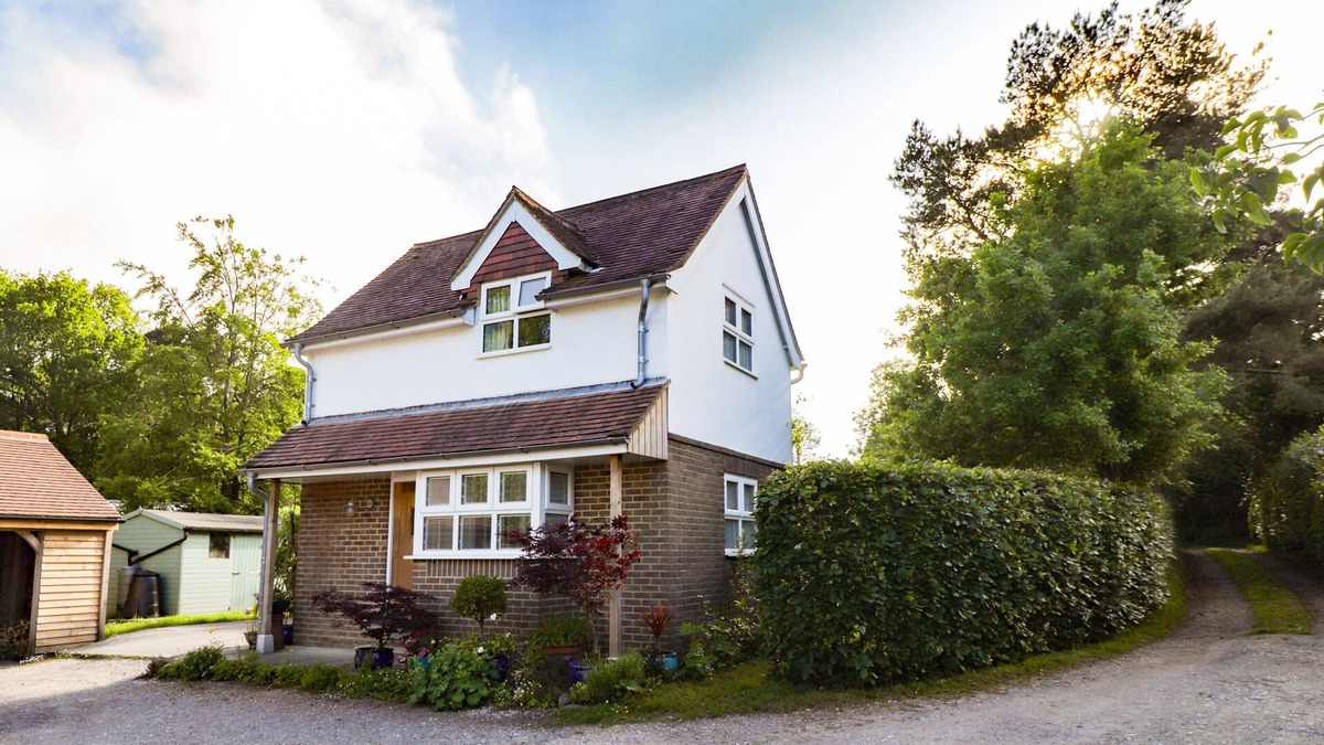 Heathfield Cottage | WOOD GLEN COTTAGE, romantic, with open fire in Rushlake Green