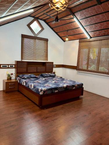 Coimbatore Villa | Wood House Near Isha And Karunya University by Shivalaya