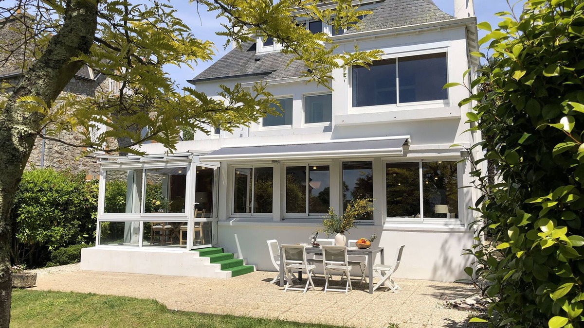 Finistere House | wood-panelled sailor's cottage a stone's throw from the port