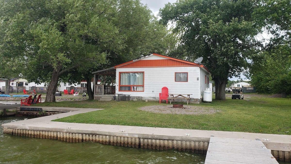 Lavigne Cottage | Wood Pecker #12 lake side 4 Bedroom cottage