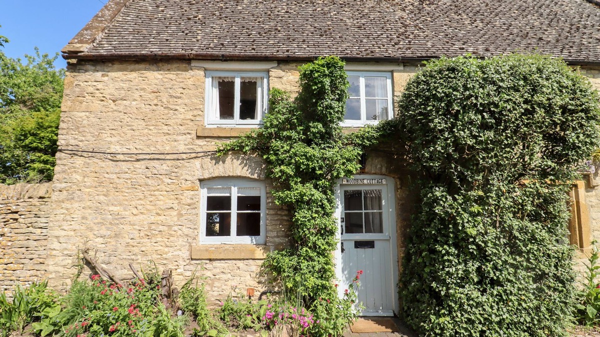 Longborough Cottage | WOODBINE COTTAGE, family friendly, with open fire in Stow-On-The-Wold