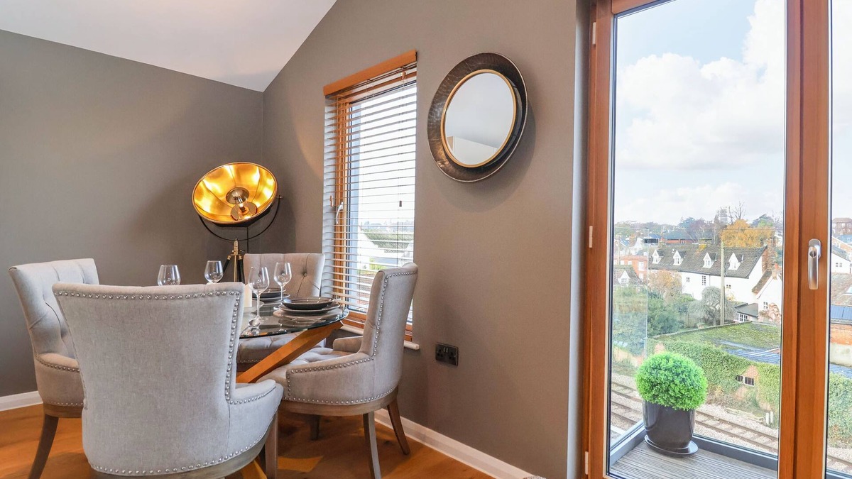 Martlesham Heath Cottage | WOODBRIDGE PENTHOUSE, family friendly in Woodbridge