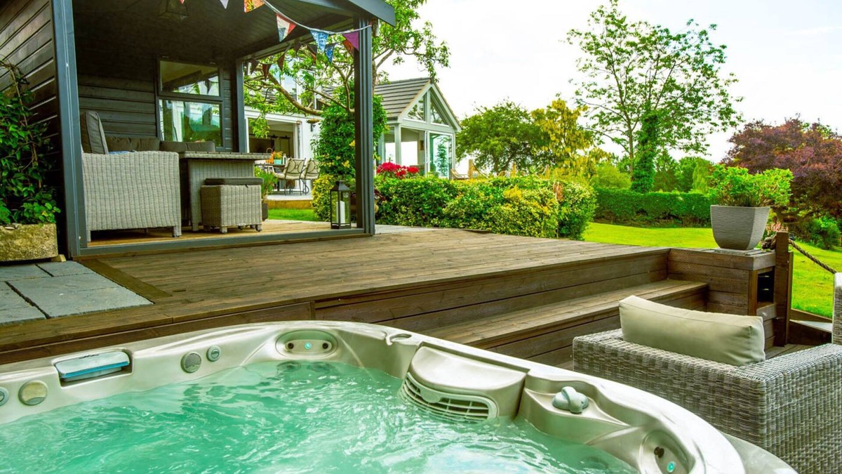 Bromsgrove House | Woodbury: Country house, stunning views & hot tub