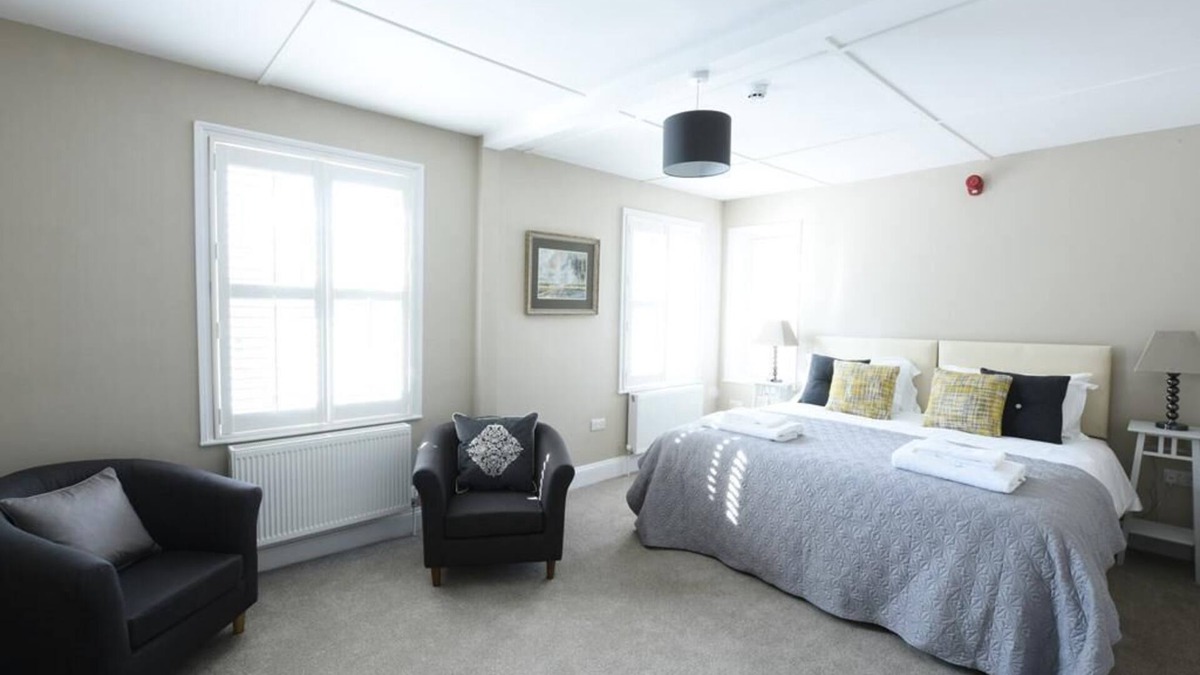 Charlton Apartment | Woodcote at Woodstock Suites
