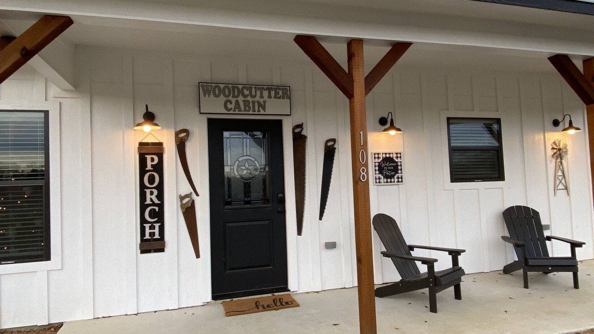 Caldwell Cabin | Woodcutter Cabin at Copperas Creek with Fenced Yard
