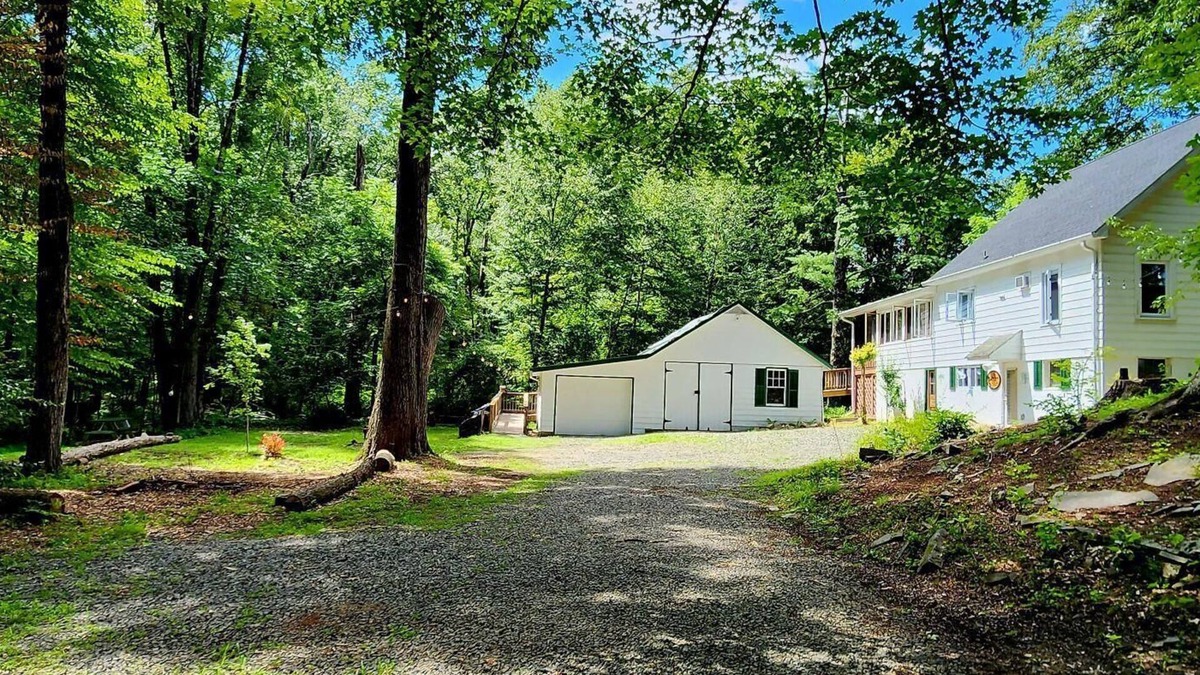 Ulster Park House | Wooded family getaway in the country