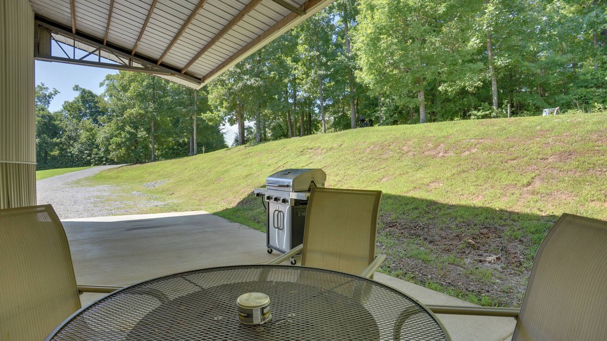 Gilbertsville Apartment | Wooded Gilbertsville Hideaway on Kentucky Lake!