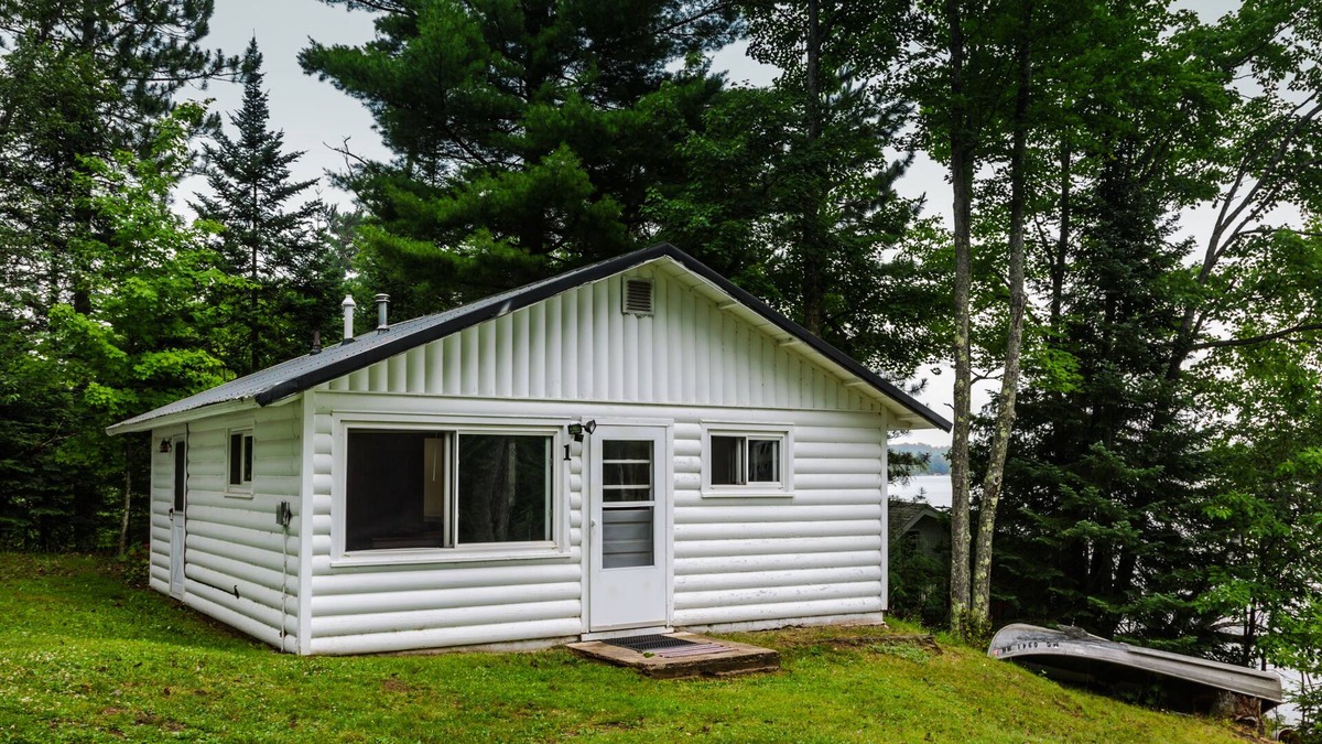 Gwinn Cottage | Wooded Lakeside Cottage ,Fishing, Snowmobiling, Hunting, Boats, Hot Tub