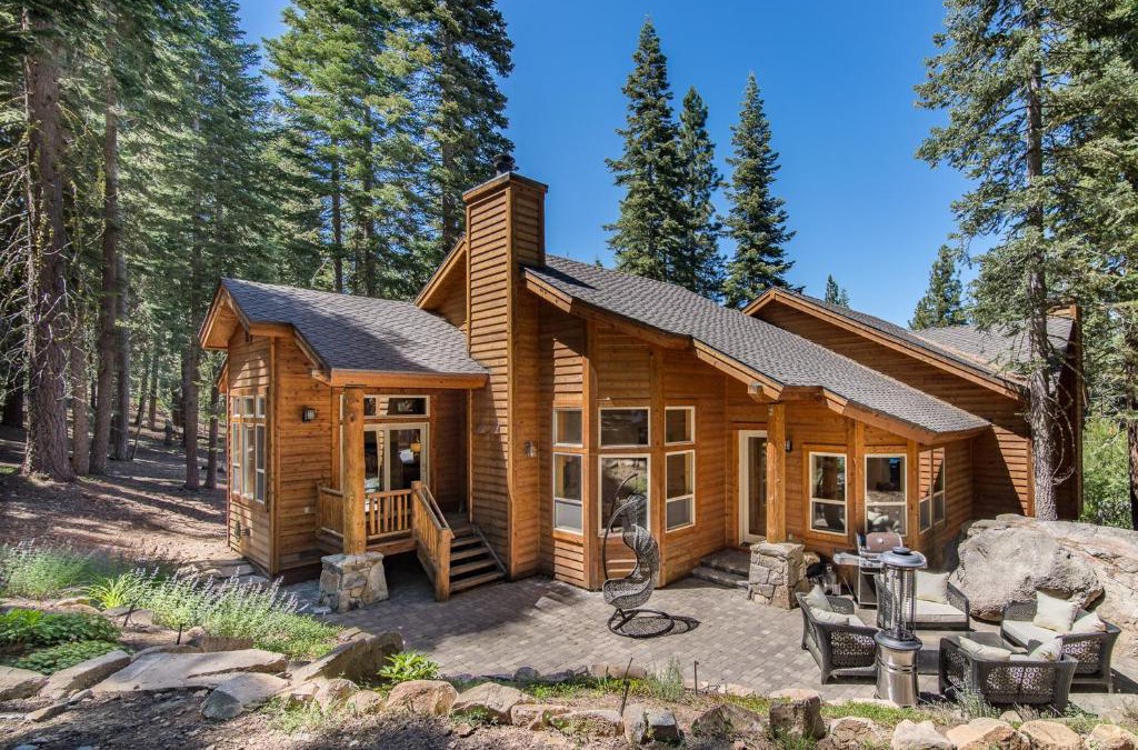 Truckee House | Wooded Luxury at Tahoe Donner