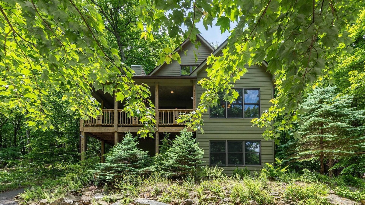 Deer Springs House | Wooded Mtn. Retreat with Wintergreen Advantage