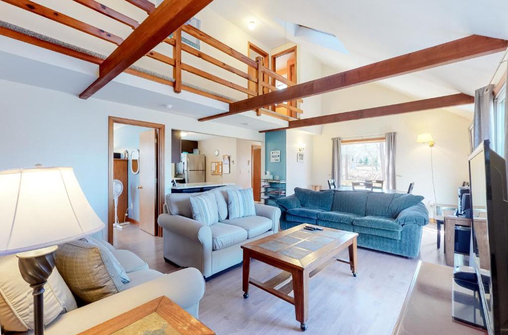 Edgartown House | Wooded Oasis