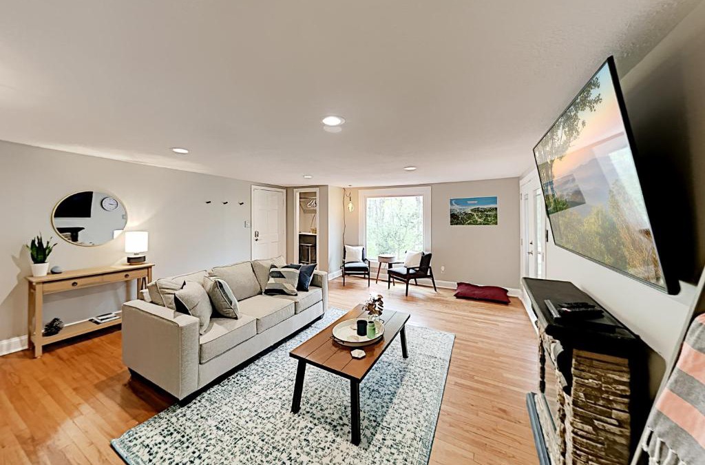 Hendersonville House | Wooded Retreat