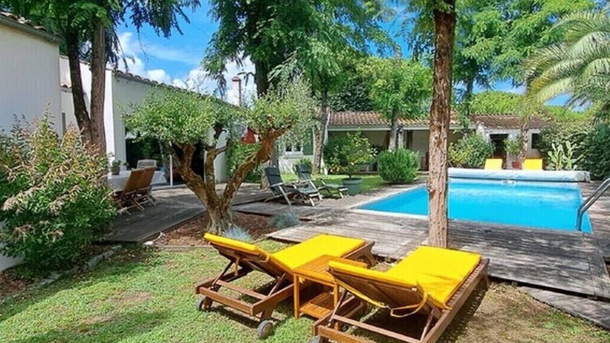 Le Grand-Village-Plage Villa | Wooded villa on Ile dóleron with private heated pool 6 persons max.
