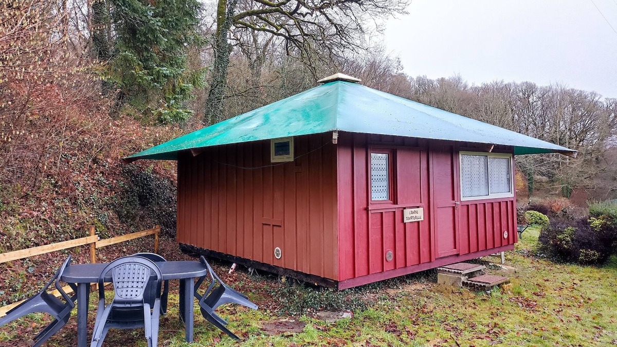 Guern Cabin | Wooden cabin in the heart of nature with pond