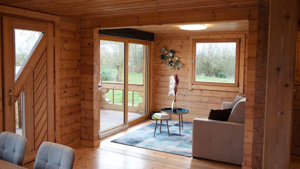 Solgne House | Wooden cottage for 6 people located on the edge of a private pond.