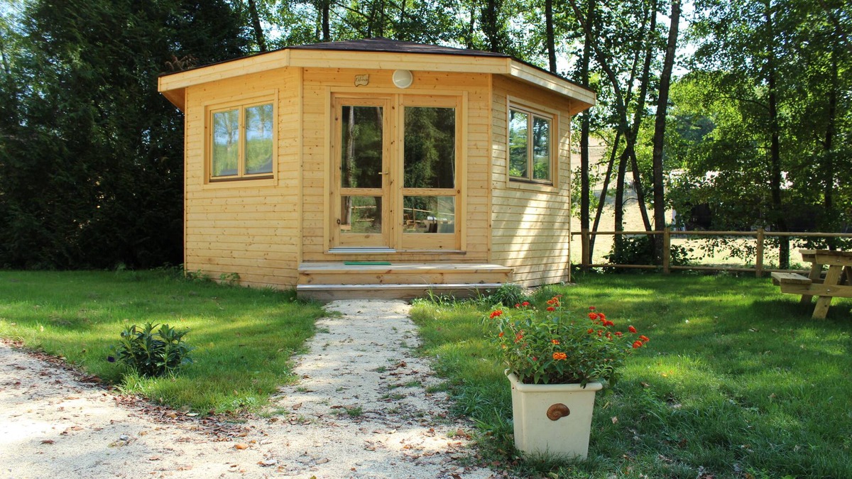 Champvert Ski Chalet | Wooden garden shed