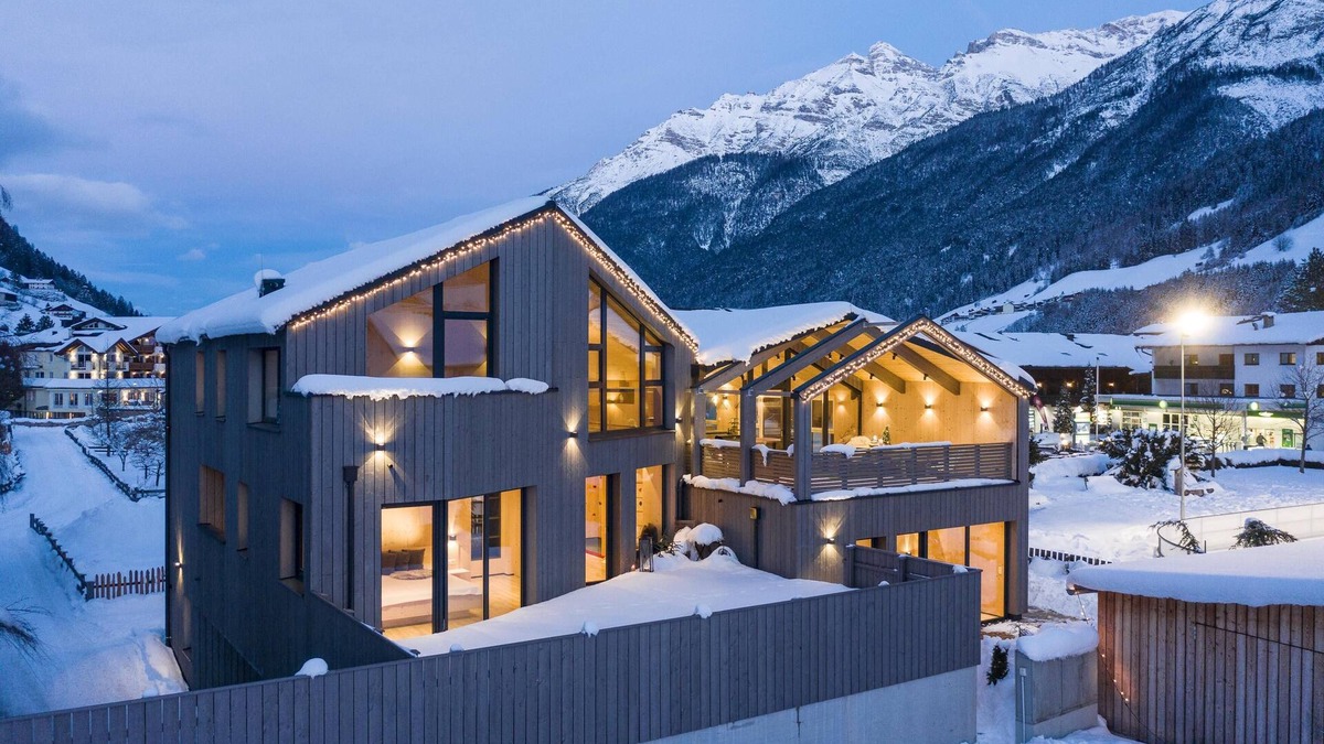 Neustift Im Stubaital House | Wooden holiday home with modern architecture for larger families and groups