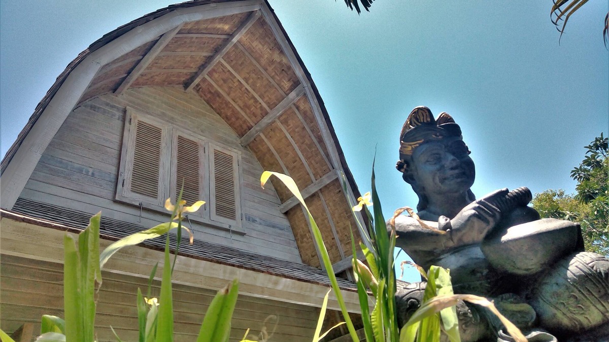 Dyanapura Villa | WOODEN Home Top LOCATION in Seminyak Near Beach, Shops, Restaurants