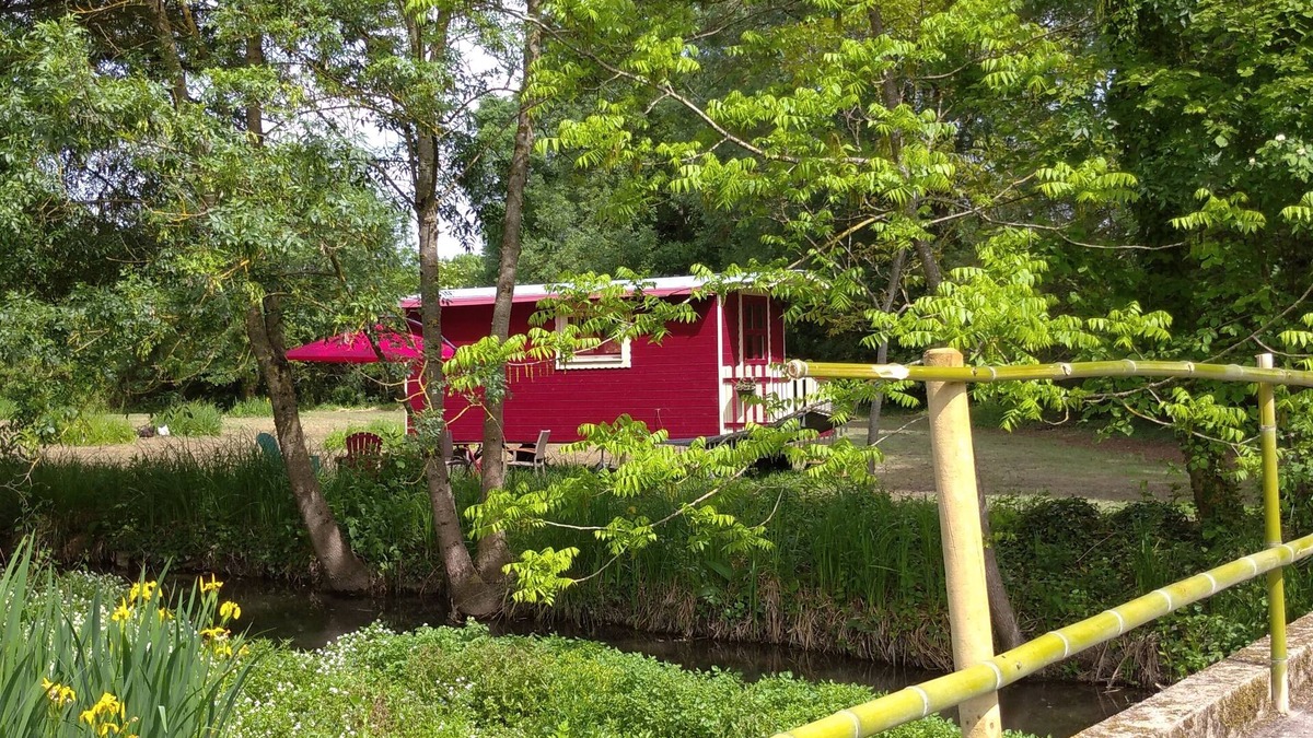 Le Vieil-Bauge Cottage | Wooden Trailers in the "Moulin de Palet"