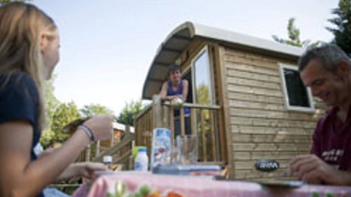 Dardilly RV Rental | Wooden trailers, Number 5