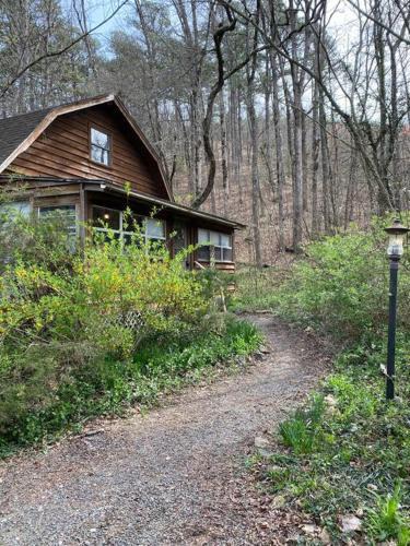 Mena House | Woodhaven, darling romantic cabin, ATV trails, Mena, AR