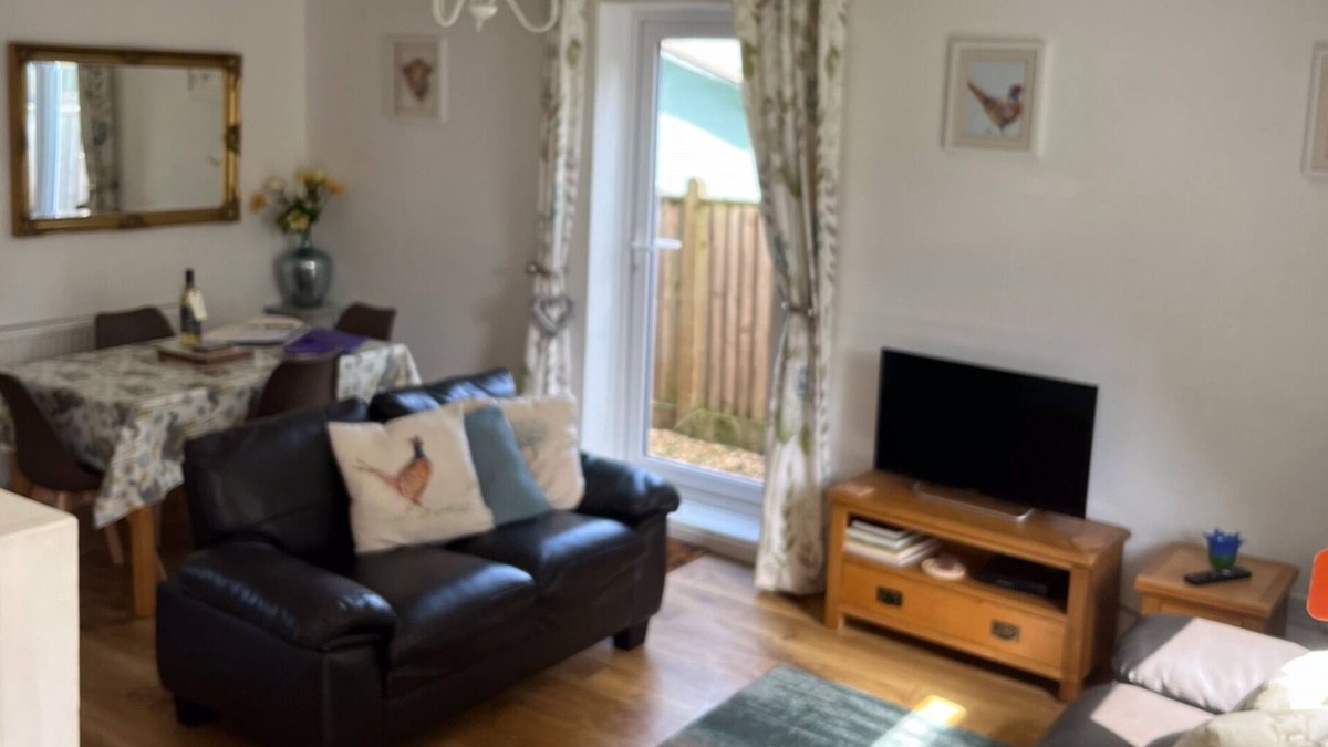 Henfield Cottage | Woodhouse Holiday Cottages, Oak Cottage