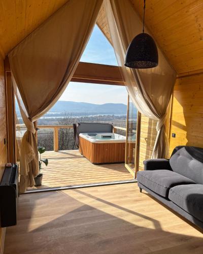 Zebegeny Apartment | Woodie Zebegény