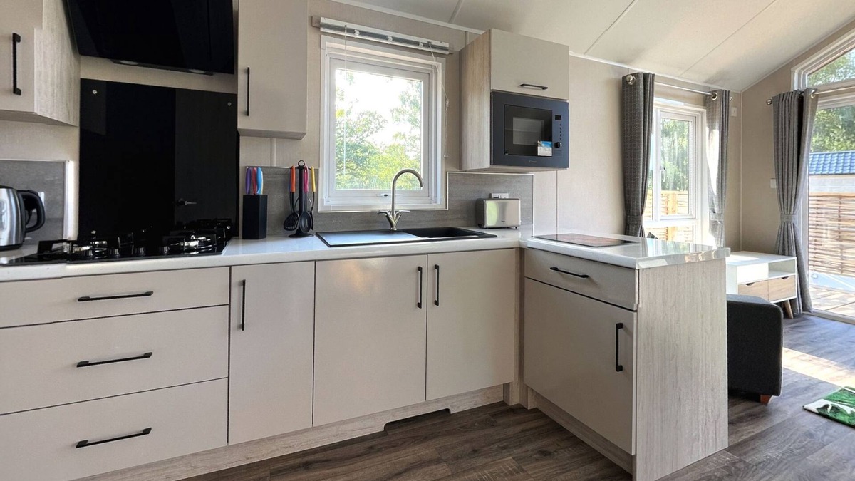 Runcton Holme Cabin | Woodlakes 1 Lux Sky - a lodge that sleeps 4 guests in 2 bedrooms